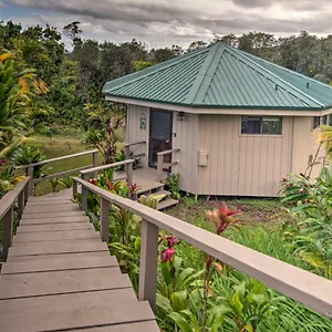 Couples Retreat About 6 Miles To Honolii Beach! Apartment Hilo