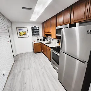 Cozy 3 Bedroom House Near Airport/raymond Stadium/downtown. Holiday home Tampa